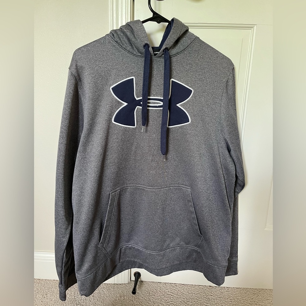 Men’s Under Armour hooded sweatshirt.  Like new!  Size Medium.